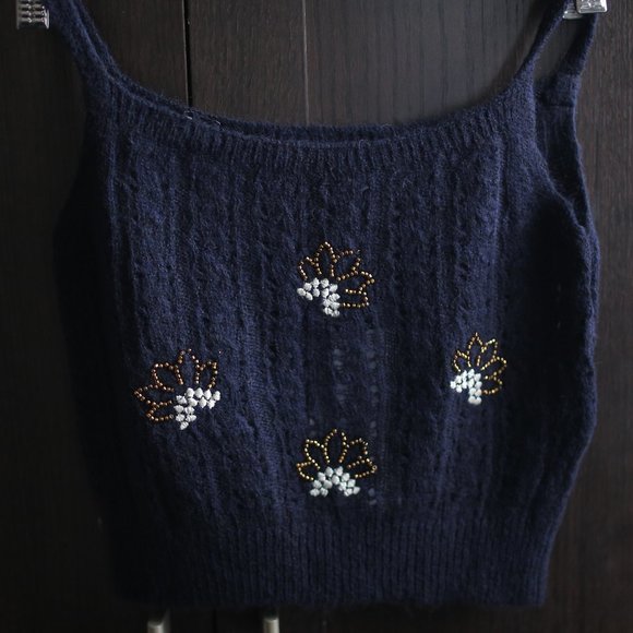 NWT BEADED EMBROIDERED WOOL BLEND KNIT NAVY TOP. - Picture 3 of 8